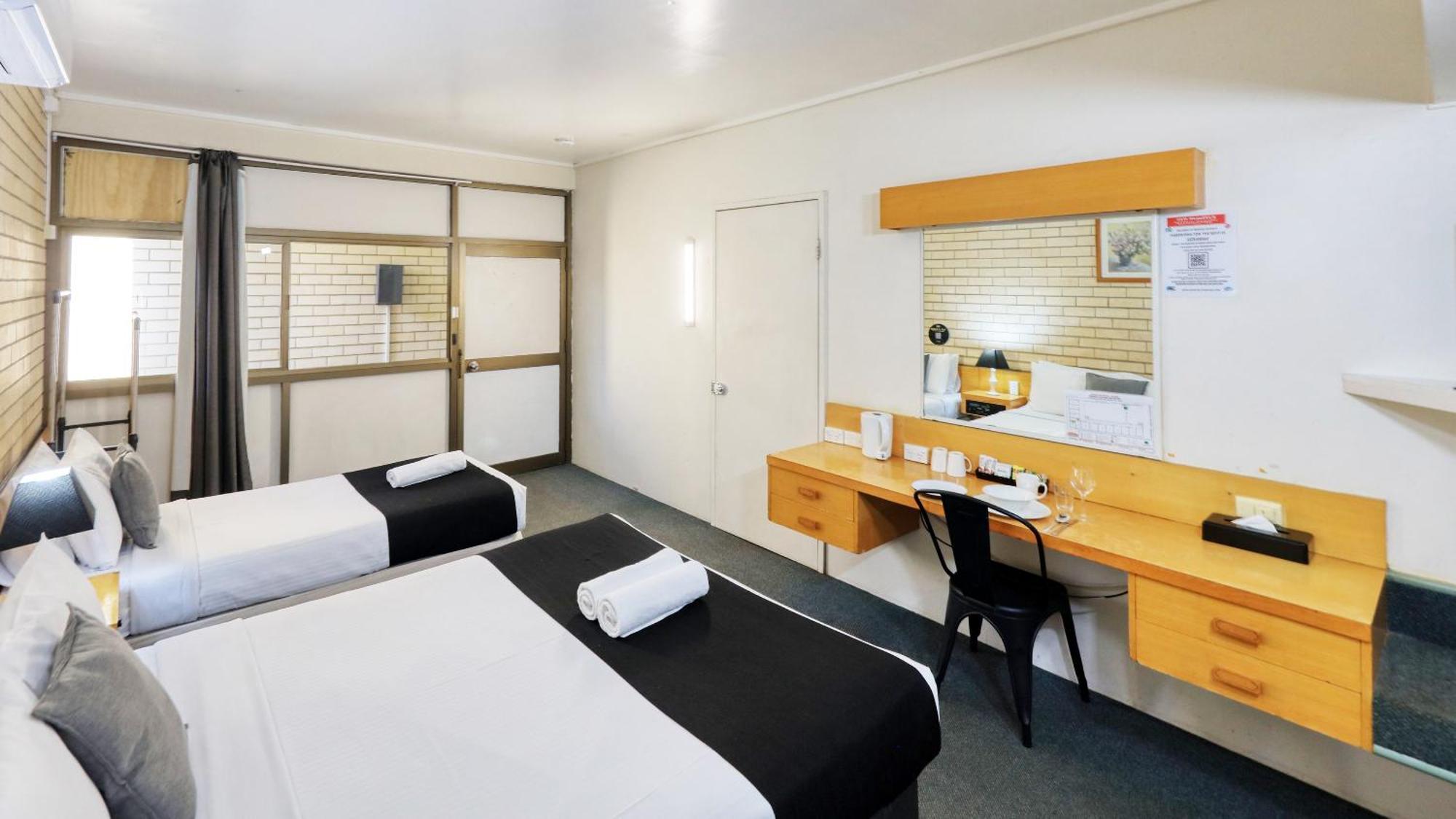 Tropical Gateway Motor Inn Rockhampton Dış mekan fotoğraf