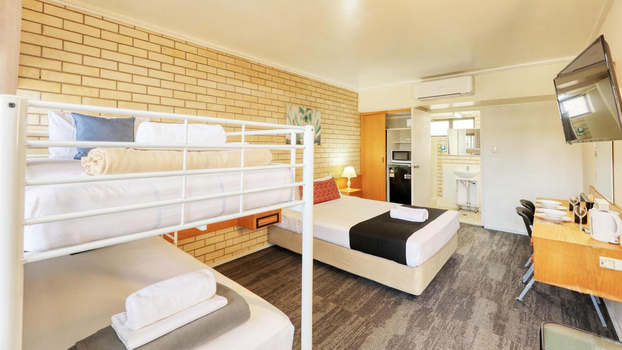 Tropical Gateway Motor Inn Rockhampton Dış mekan fotoğraf