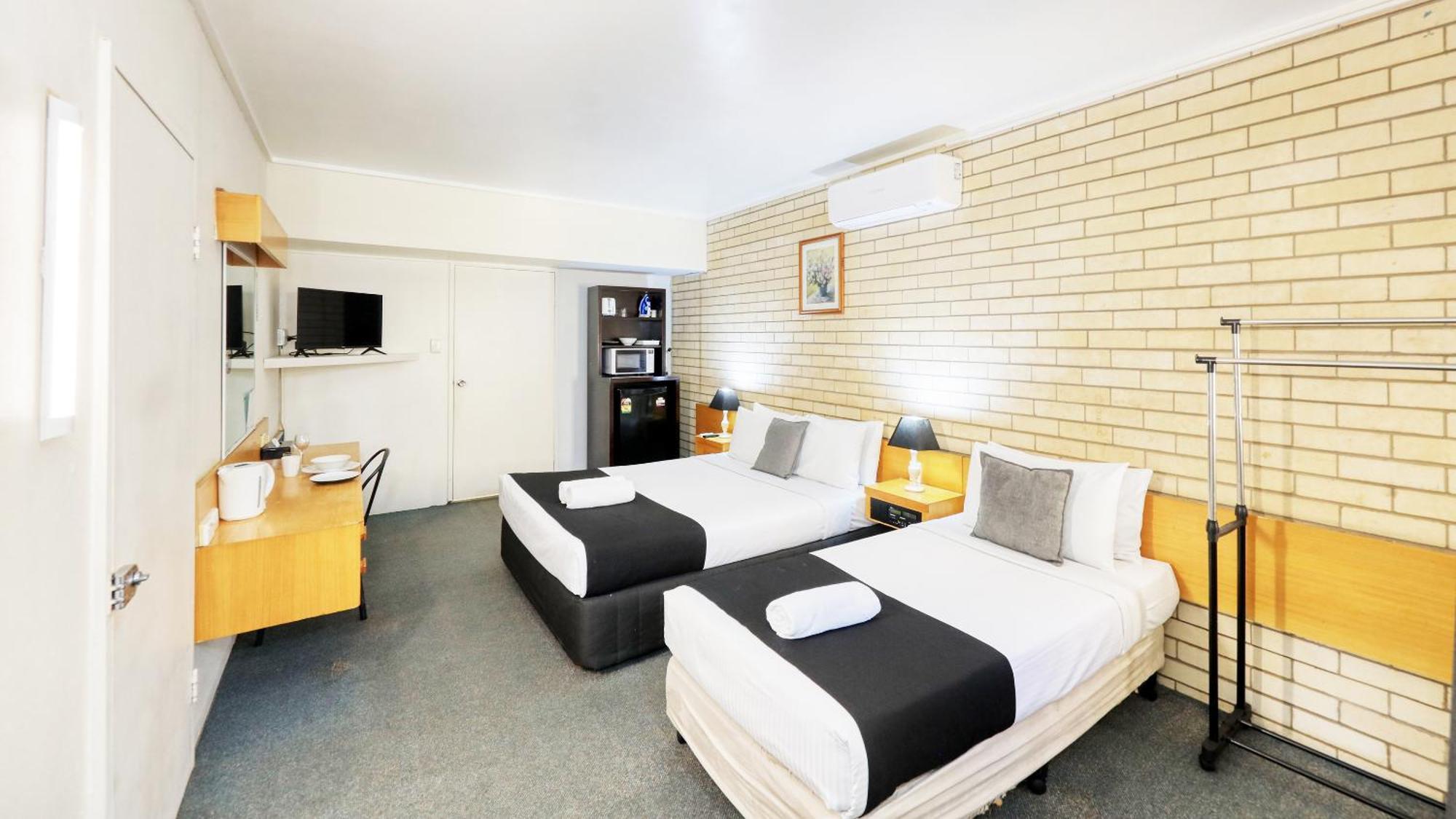 Tropical Gateway Motor Inn Rockhampton Dış mekan fotoğraf