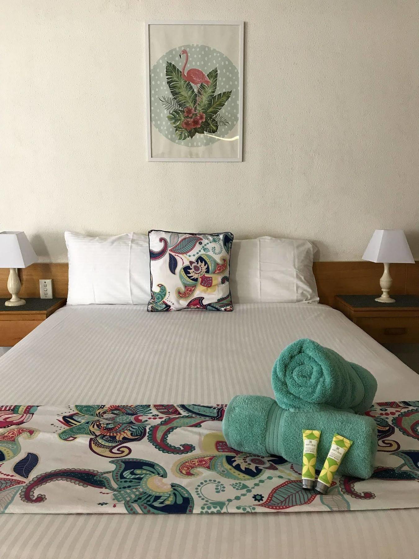 Tropical Gateway Motor Inn Rockhampton Dış mekan fotoğraf