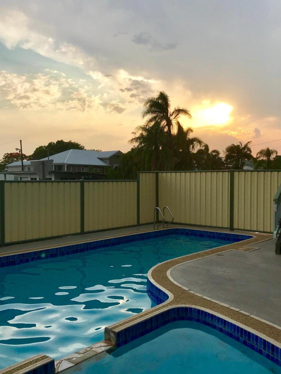 Tropical Gateway Motor Inn Rockhampton Dış mekan fotoğraf