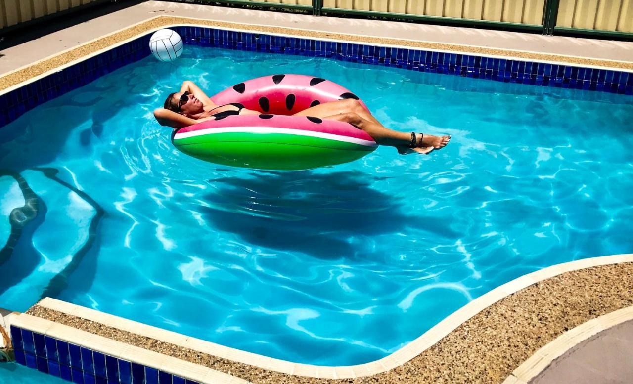 Tropical Gateway Motor Inn Rockhampton Dış mekan fotoğraf
